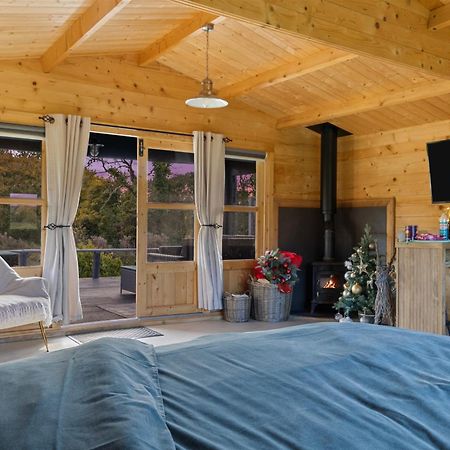 Choller Lake Lodges - Primrose Cabin With Private Hot Tub Арундел Экстерьер фото