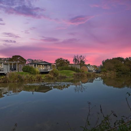 Choller Lake Lodges - Primrose Cabin With Private Hot Tub Арундел Экстерьер фото