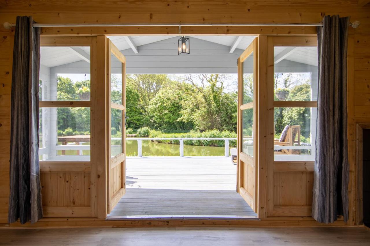 Choller Lake Lodges - Primrose Cabin With Private Hot Tub Арундел Экстерьер фото