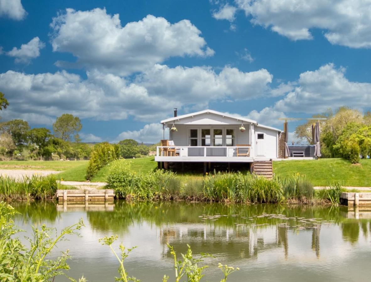 Choller Lake Lodges - Primrose Cabin With Private Hot Tub Арундел Экстерьер фото