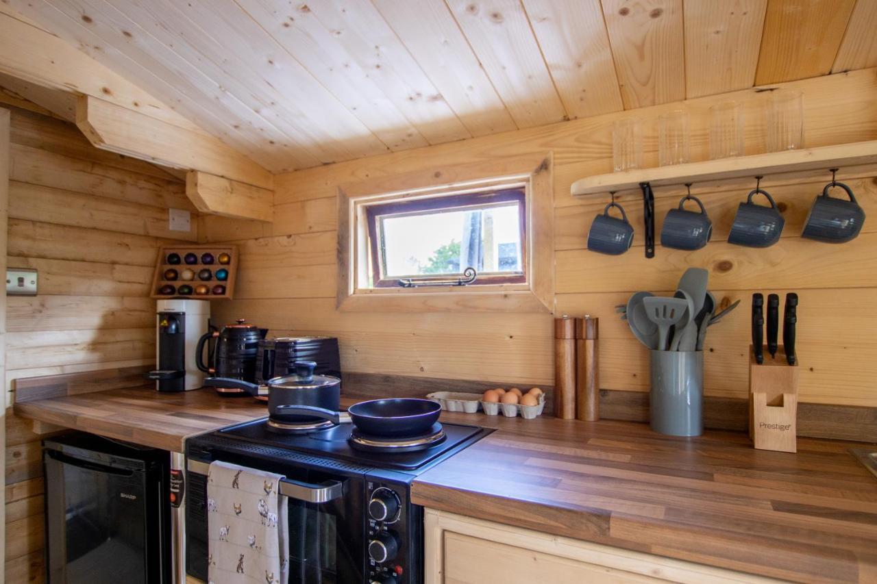 Choller Lake Lodges - Primrose Cabin With Private Hot Tub Арундел Экстерьер фото