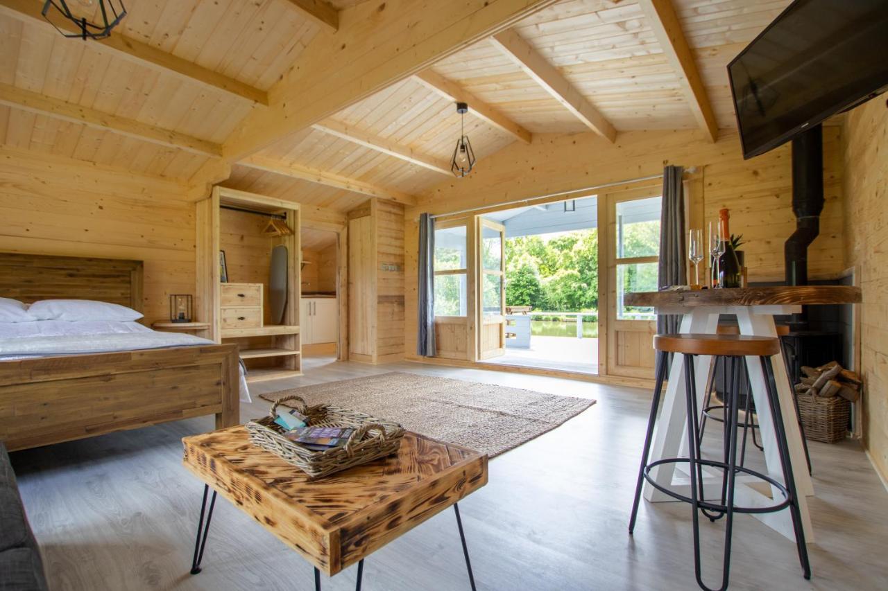 Choller Lake Lodges - Primrose Cabin With Private Hot Tub Арундел Экстерьер фото