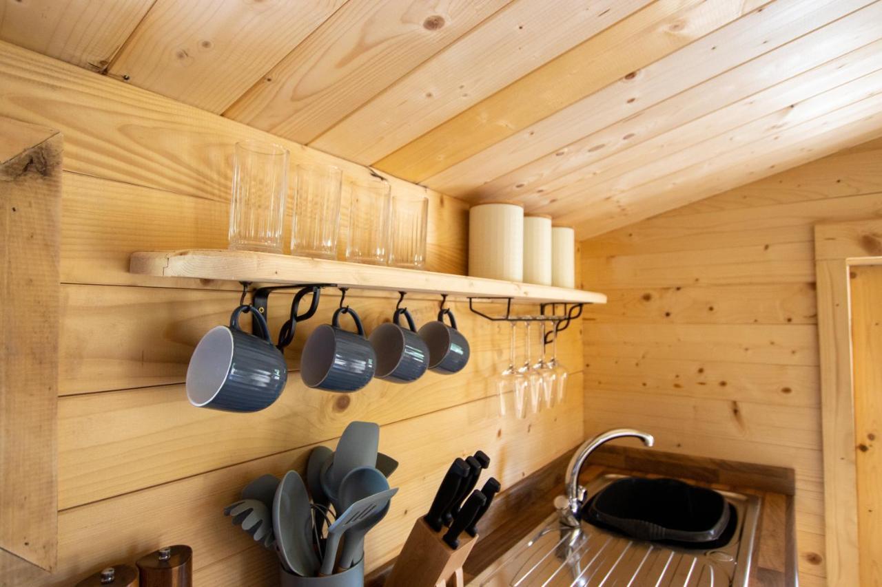 Choller Lake Lodges - Primrose Cabin With Private Hot Tub Арундел Экстерьер фото